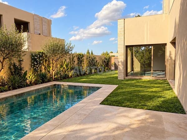 Zeitgenössische Villa mit 4 Suiten und Pool, Akhenza