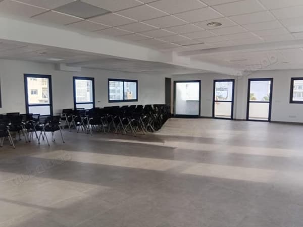 طاولة مكتب 500 م² Open Space للإيجار/ عبد المومن