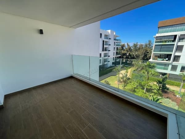 Een prachtig leeg appartement te huur