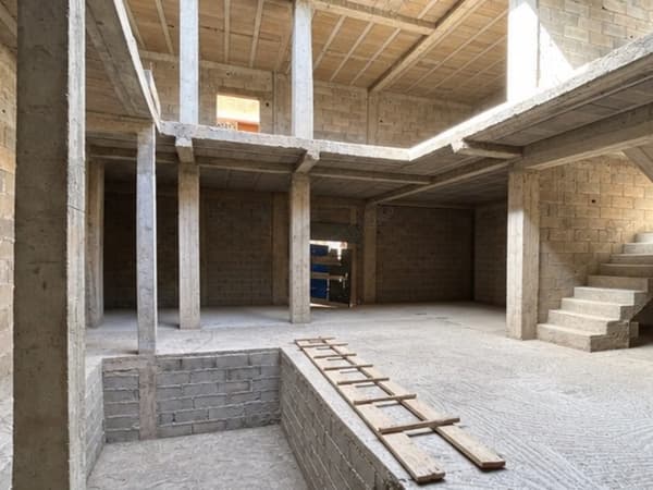 Riad BAB DOUKKALA vendu en gros œuvre