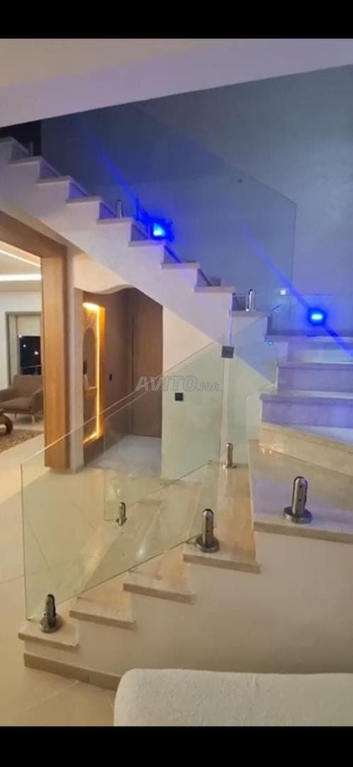 فيلا فاخرة جدا على بعد دقيقة واحدة من البحر