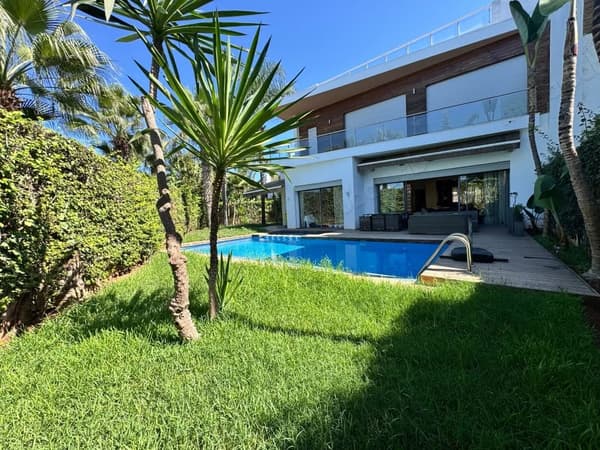 Vente villa de luxe à Ain Diab. 4 chambres agréables. Meublé