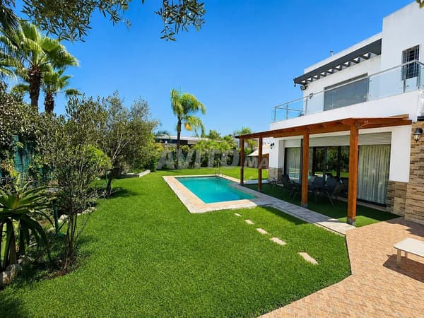 Villa 701m² for sale in Bouskoura, Gated residence