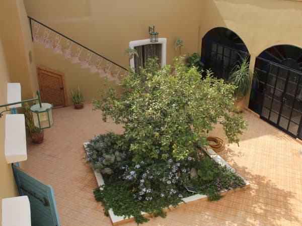 Tres beau riad renove en zone agricole