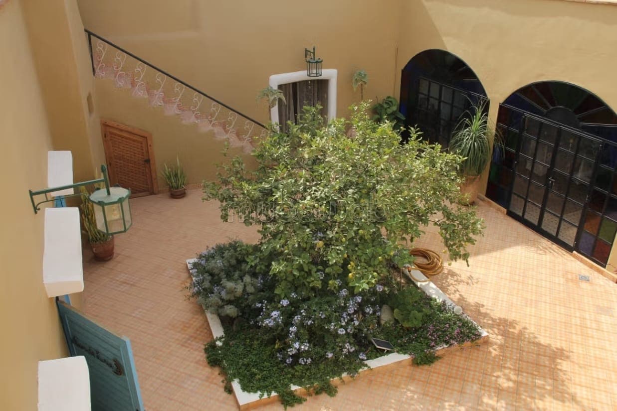 Tres beau riad renove en zone agricole