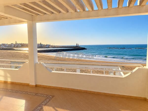 Rare Villa Titrée Front Mer à Vendre à Harhoura