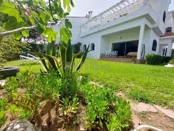 Superb sea-view villa for long-term rent