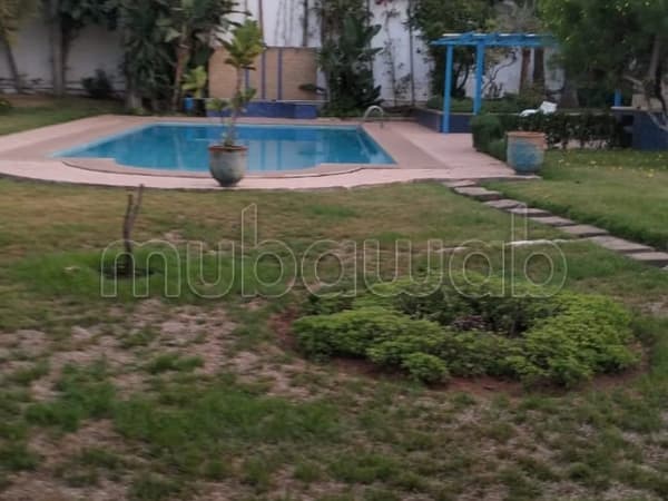 Somptueuse villa à vendre à Souissi. 4 chambres. Places de parking et beau jardin