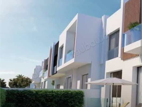 Gloednieuwe villa nooit bewoond