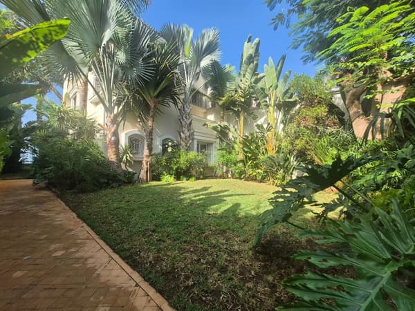 Villa 552 m² in affitto a Casablanca Ain Diab