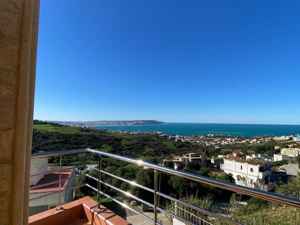 Villa 303 m² à vendre à Tanger Mnar