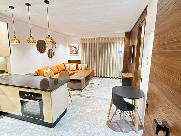 Studio neuf avec terrasse et piscine