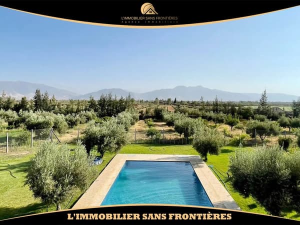 Villa de 300 m² sur 2 hectares Route d’Amizmiz – Oliveraie, piscine 15 x 6 m et vue Atlas