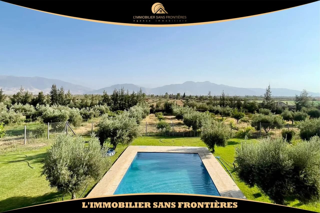 Villa de 300 m² sur 2 hectares Route d’Amizmiz – Oliveraie, piscine 15 x 6 m et vue Atlas