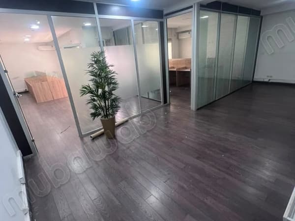 Bureaux en location à Anfa. Surface totale 120 m². Résidence avec concierge…