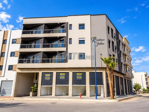 Magasin Premium 121 m² sur Voie 50m Bouskoura
