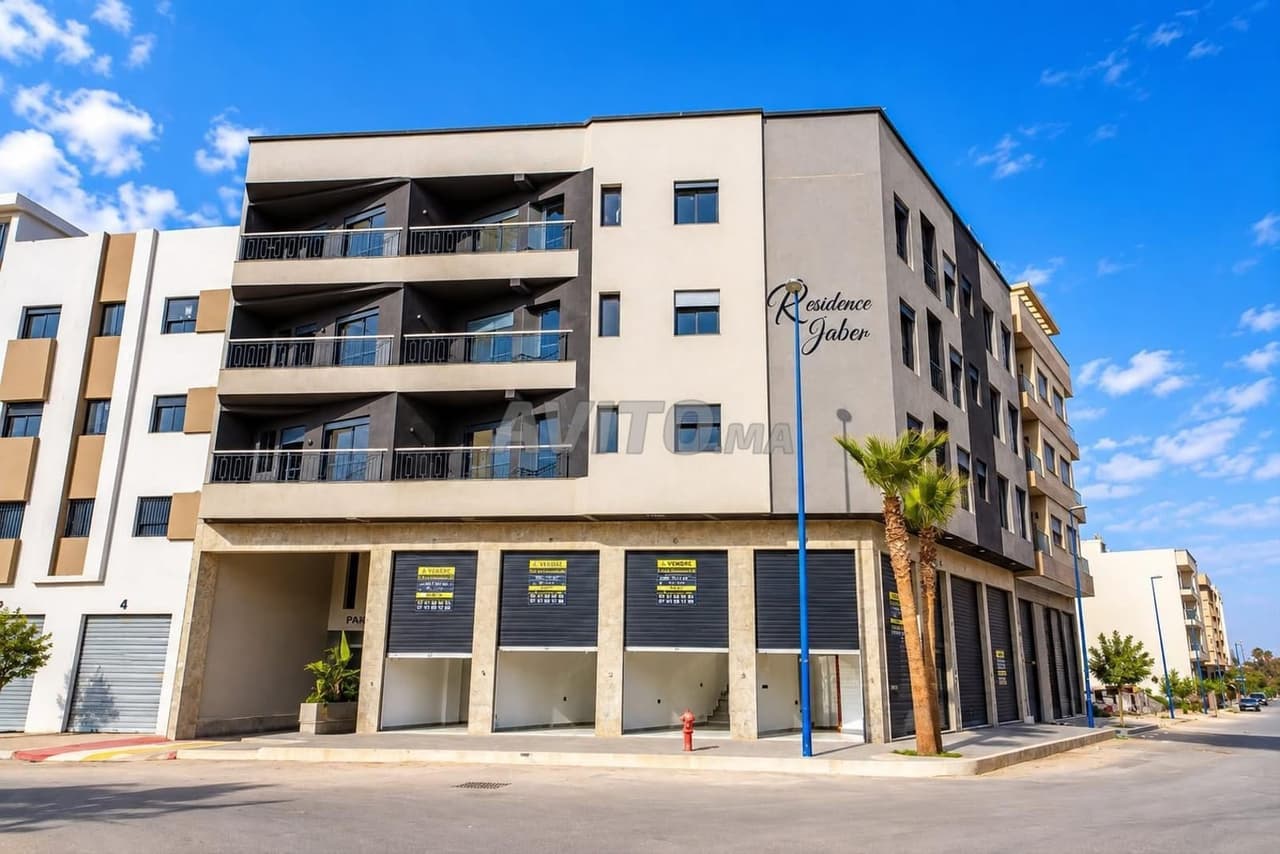 Magasin Premium 121 m² sur Voie 50m Bouskoura
