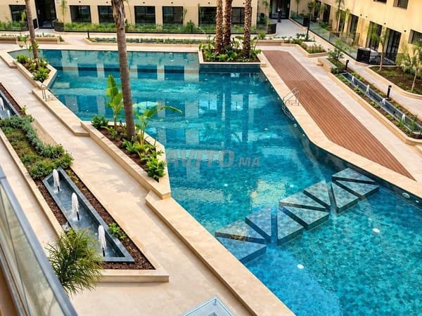 Élégant appartement de chambre avec piscine