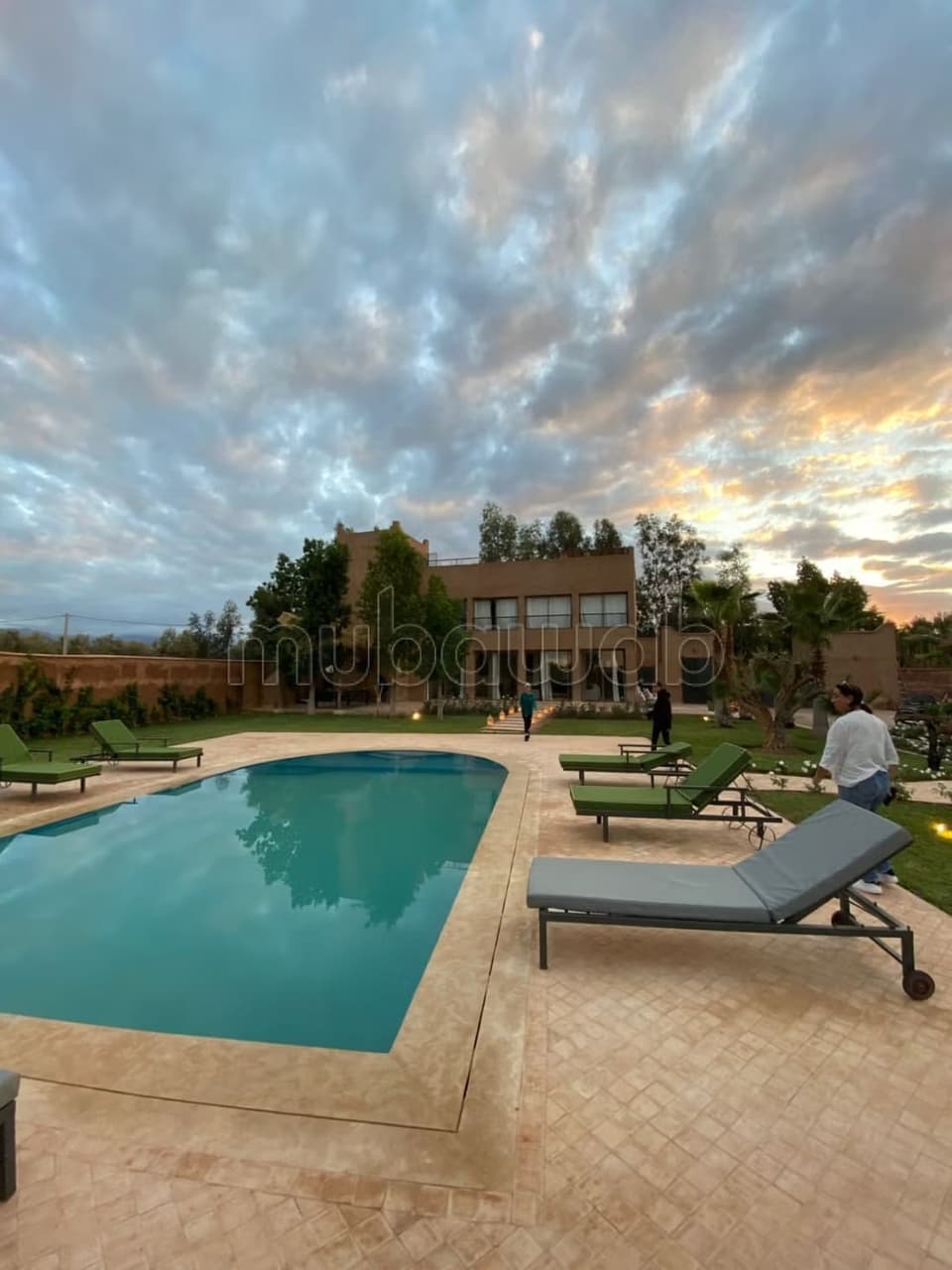 Prachtige villa te koop aan Route de l'Ourika. 9 aangename slaapkamers. Gemeubileerd