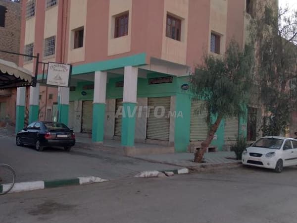 Vente magasin de 132 m2 et sous sol en centreville