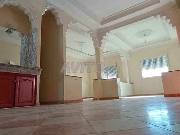 Appartement à côté de Black Iris et Radeem Mansour