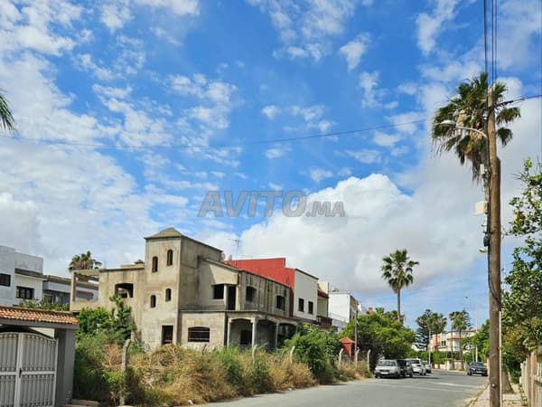 Villa obra gruesa con jardín