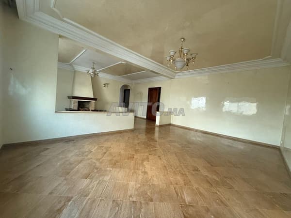 Appartement 3 slaapkamers woonkamer te koop aan 2 mars