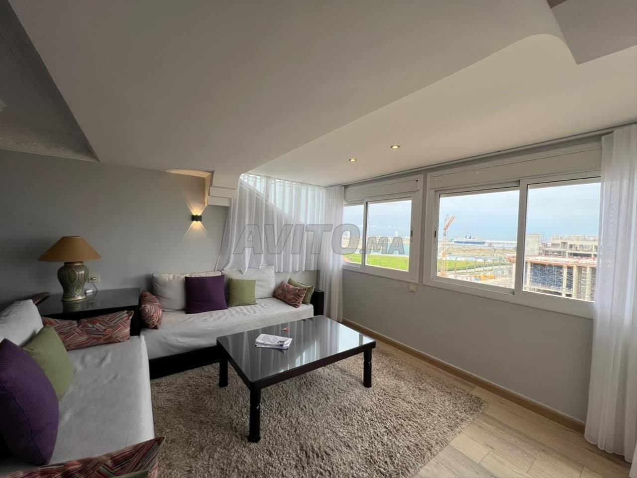 Bel appartement meublé face à la marina