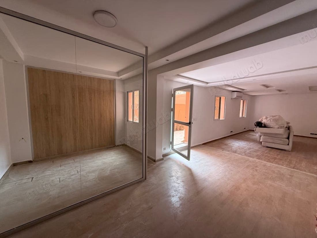 Büros zu vermieten in Guéliz. Fläche von 120 m². Panzertür und gesicherte Residenz