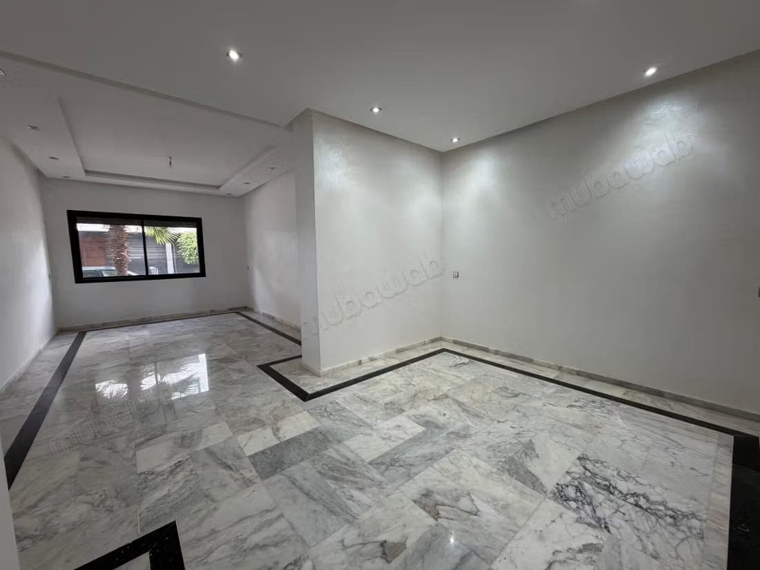 Beautiful apartment for sale in Souissi. Double glazed windows and central heating
