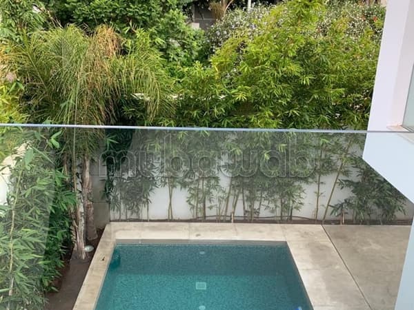Villa a louer de 220m2 vide pas loin de centre ville
