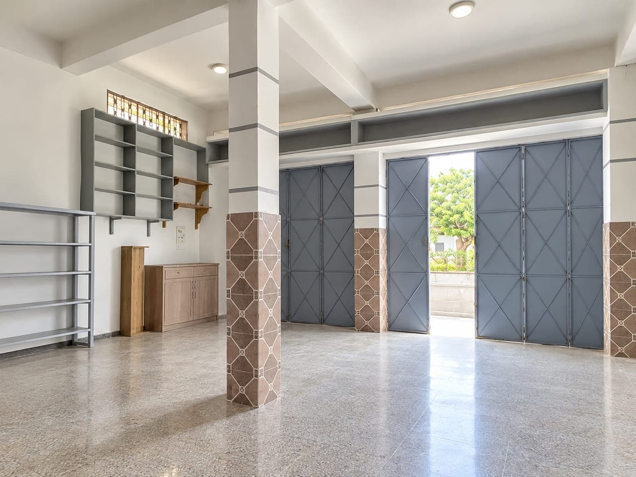 Locale commerciale di 108 m² in affitto a Rabat Al Kamra