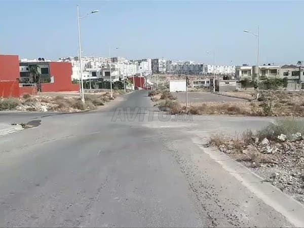 للبيع أرض لبناء فيلا بامتداد إيليغ