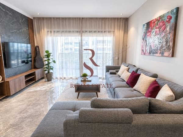 Apartamento amueblado de 3 habitaciones de 137 m² en alquiler en CFC