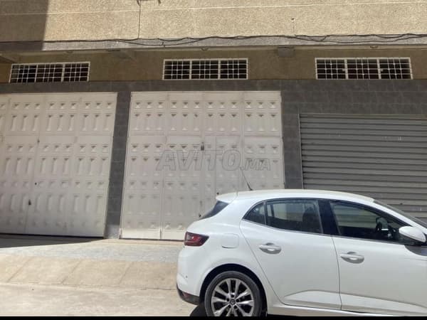 Trois garages, deux joints et un séparé