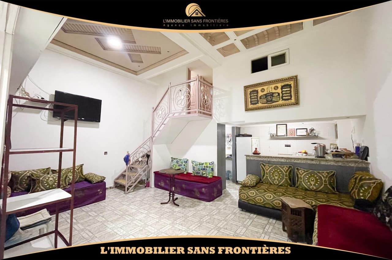 Local commercial à vendre — Terrasse 55 m² – Azzouzia, Azzouzia