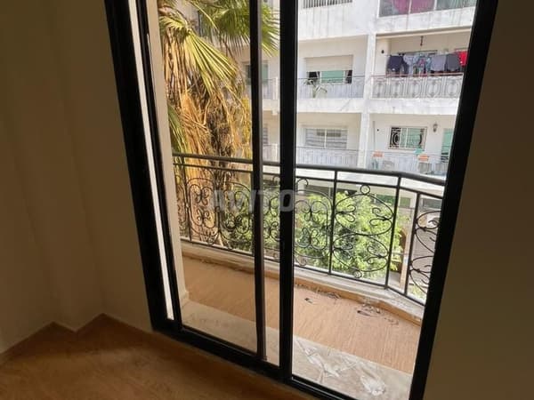 Appartement vide à louer à Abdelmoumen