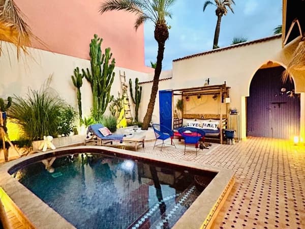Titre: Villa avec Rooftop à Palmeraie – 5 Chambres, Piscine & Terrain en Jouissance