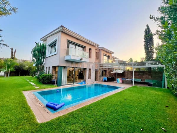 Beautiful villa of 660m2 in Bouskoura Ville verte