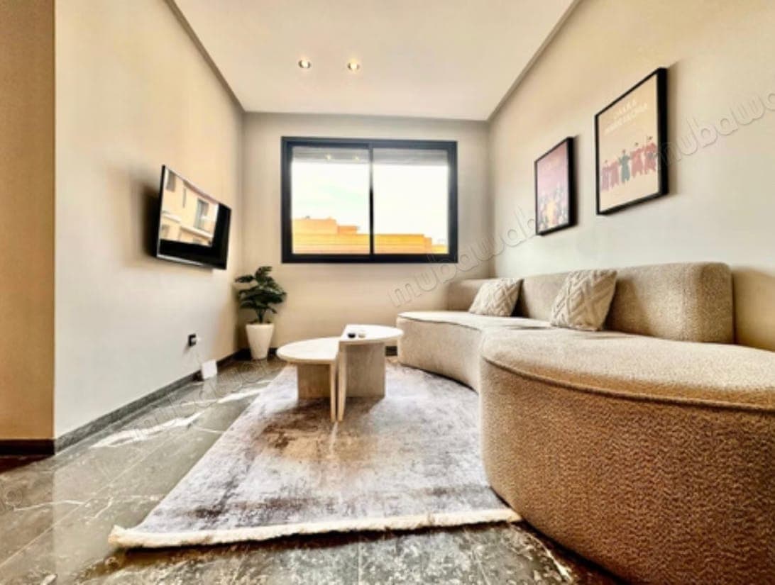 Studio Moderno con Parcheggio