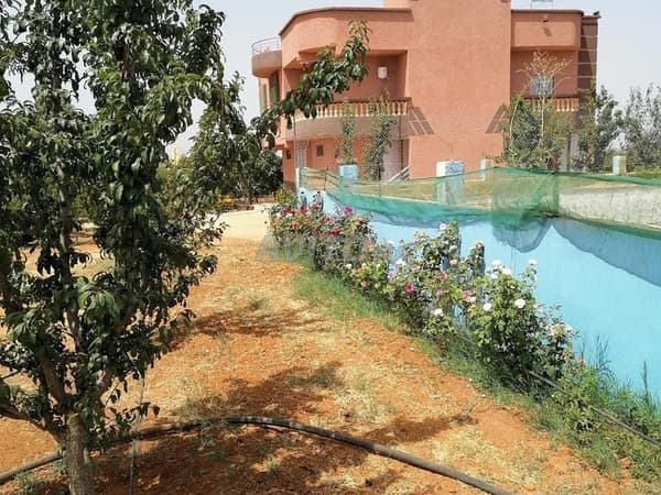 Fattoria di 6 ettari con villa vicino a Meknès