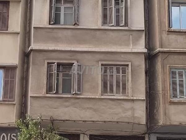 Maison à vendre sur 3 étages et magasin