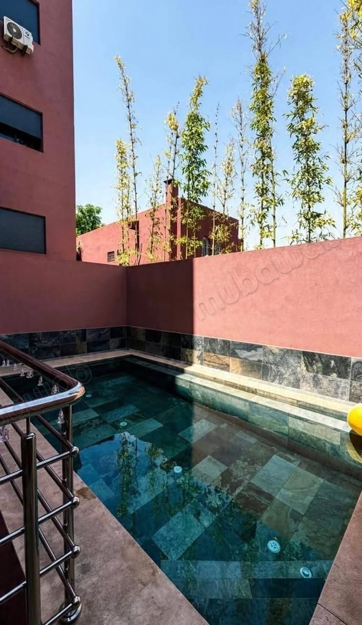 Magnífico apartamento en alquiler en Guéliz. Superficie reducida de 175 m². Mobiliario nuevo