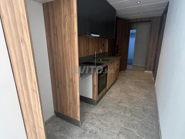 Studio neuf vide à louer au RDC 56 m²