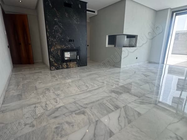 Appartement à l'achat à Les princesses. Superficie 140 m². Porte blindée, antenne…