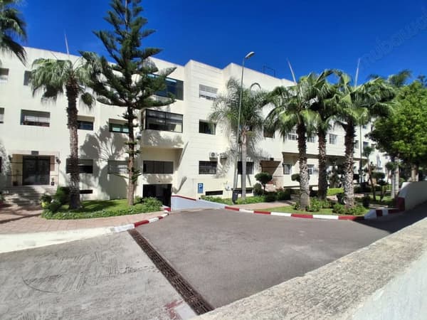 Louez cet appartement à Aviation Mabella. 2 chambres. Réfrigérateur