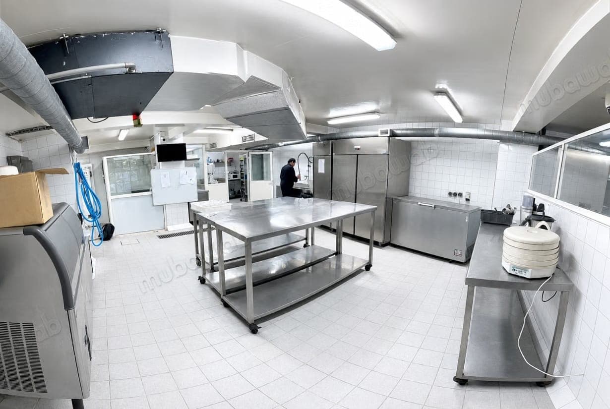 Laboratoire de cuisine équipé – 350 m², maârif à louer