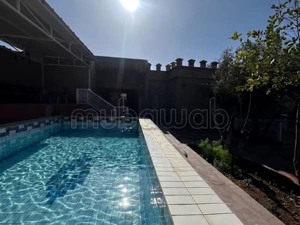Très belle villa avec un dépôt atelier sur 3300 m² équipé