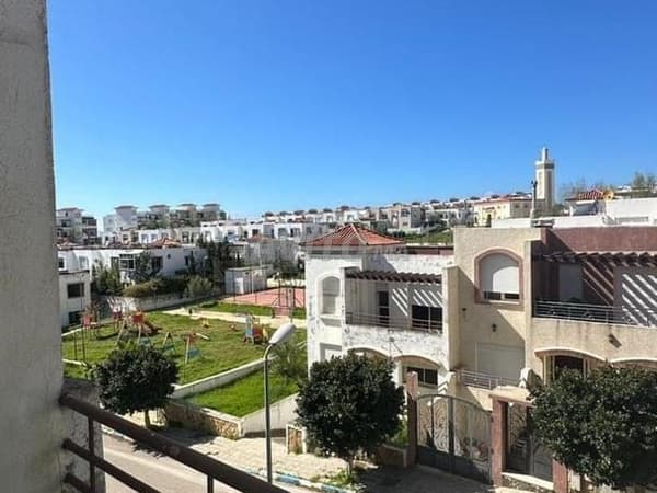 Duplex à vendre – 240 m² au total