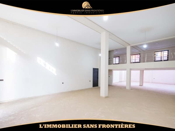 Local commercial à Al Massar – 200 m² au RDC, 200 m² en sous-sol et mezzanine de 60 m²
